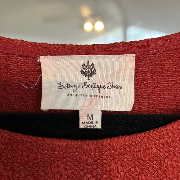 BETSEYS BOUTIQUE SHOP SHORT SLEEVE TEXTURED SCALLOP HEM DRESS SIZE M RUST - Picture 8 of 12